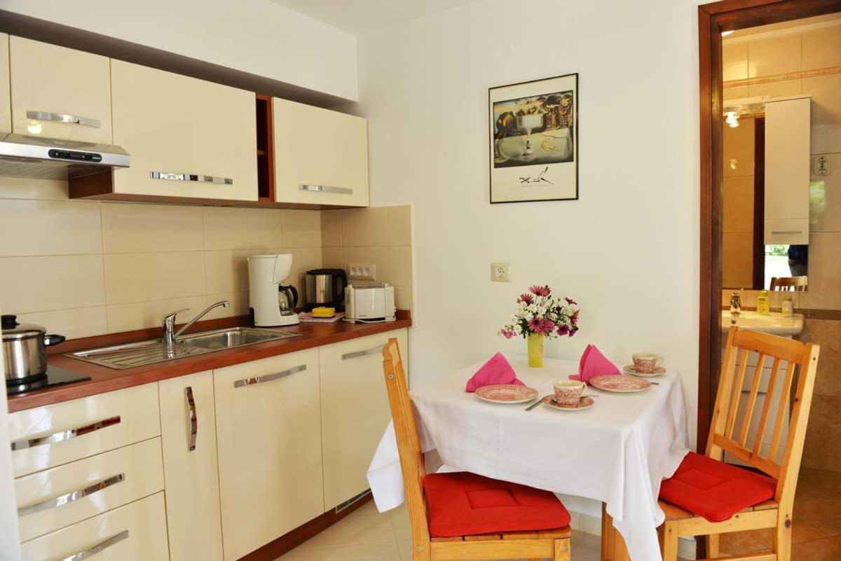 Apartments Mina Poreč Exterior foto