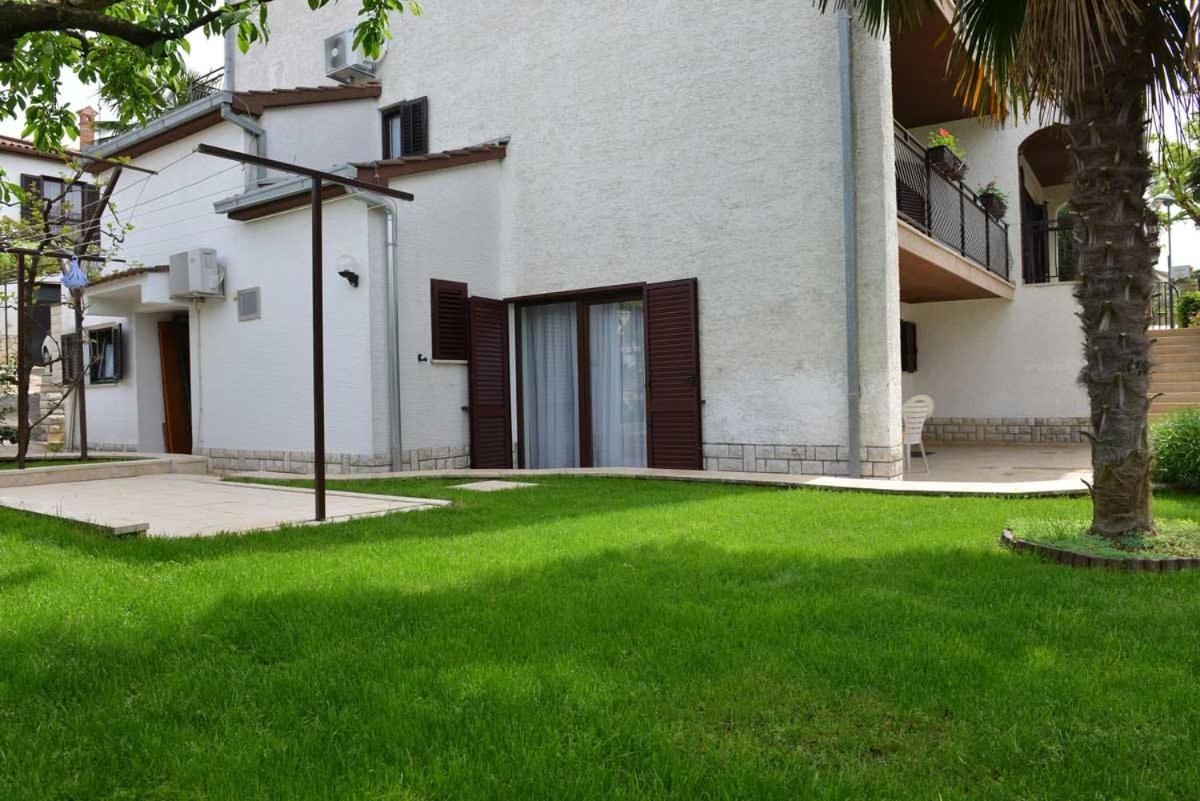 Apartments Mina Poreč Exterior foto